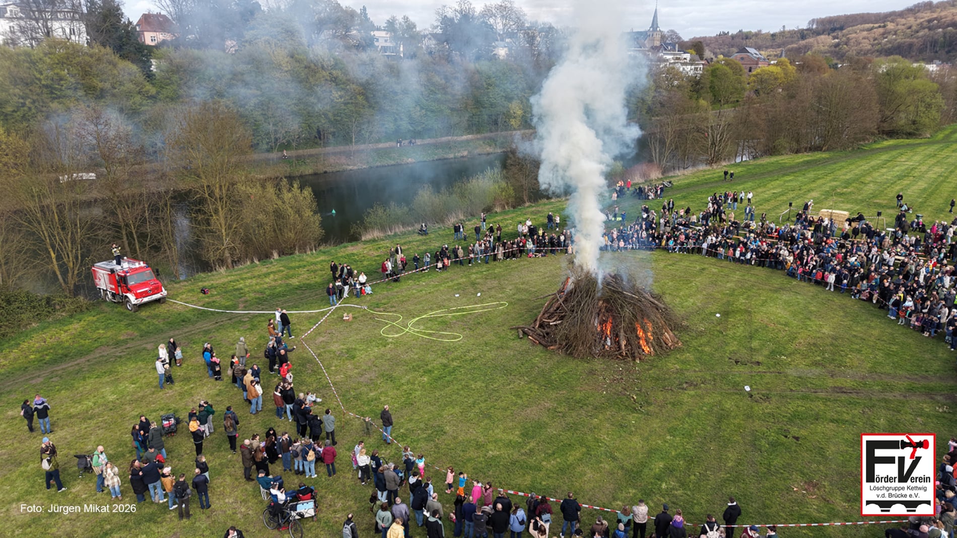 Löschgruppe vor der Brücke Osterfeuer 2026