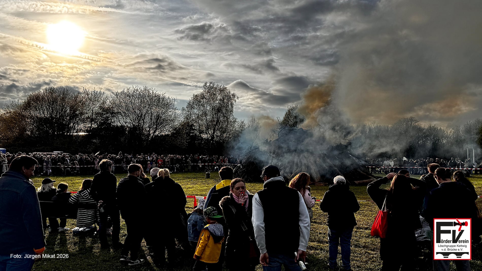 Löschgruppe vor der Brücke Osterfeuer 2026