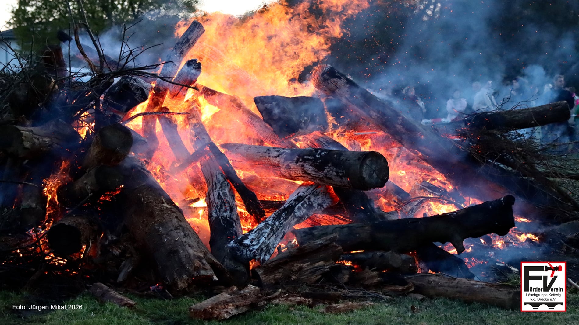 Löschgruppe vor der Brücke Osterfeuer 2026