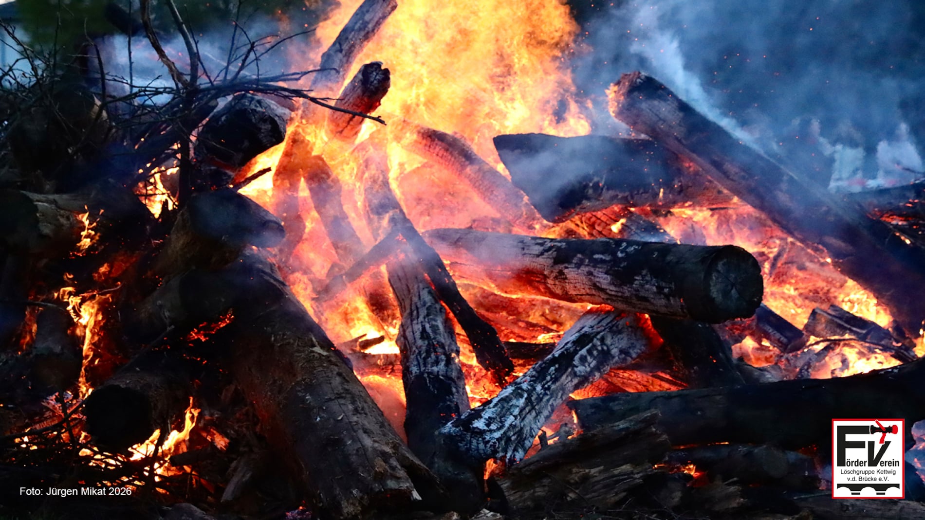 Löschgruppe vor der Brücke Osterfeuer 2026