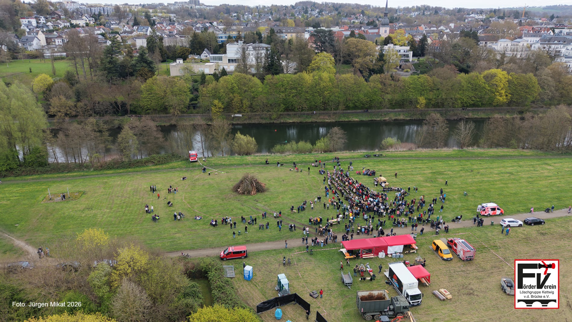 Löschgruppe vor der Brücke Osterfeuer 2026