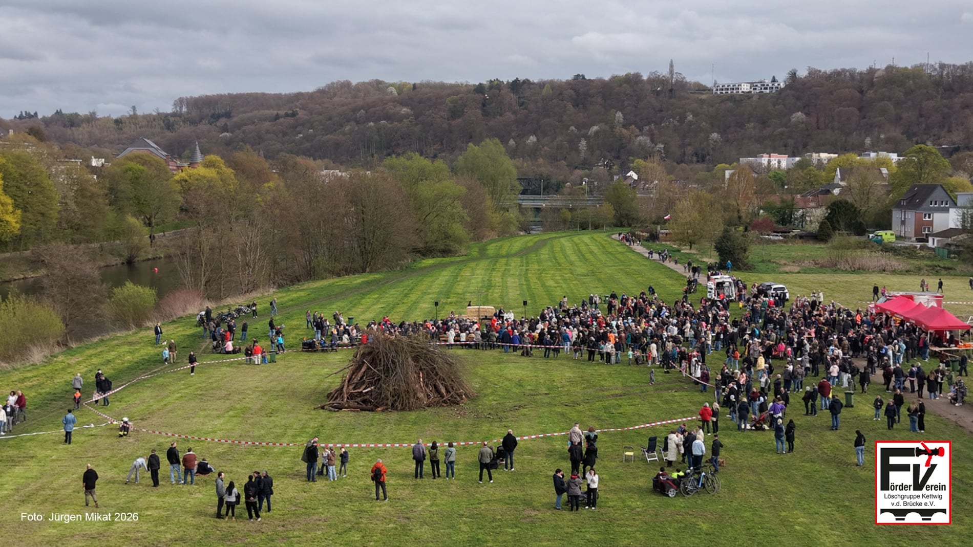 Löschgruppe vor der Brücke Osterfeuer 2026